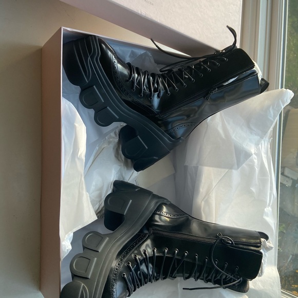 **Simone Rocha - New -Track sole lace-up, black patent-leather brogue boots - Picture 3 of 8